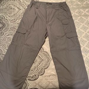 Mens 5.11 Tactical Cargo Pants. Grey size 34x32.